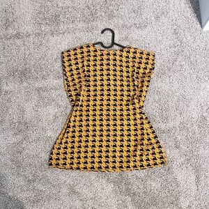 Padded shoulder top size M